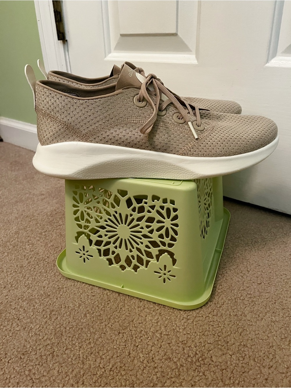 allbirds Women’s Tan/Khaki/Beige Superlight Tree Runners Sneakers (size 11) - Picture 6 of 11